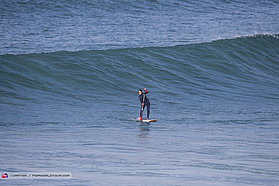 Alice Arutkin sets up for a wave