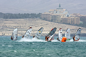 F08 sl Dunkerbeck leads the pack Dunkerbeck leads the pack