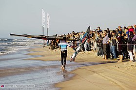 The crowds check the freestyle session