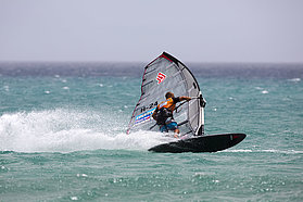 Volwater cranks a gybe