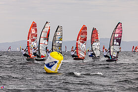 Foil slalom action 00464