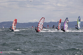 Fin slalom action