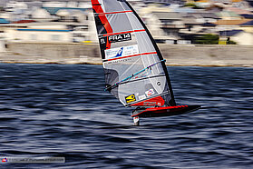 Foil slalom action 00445
