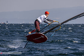 Foil slalom action 00434