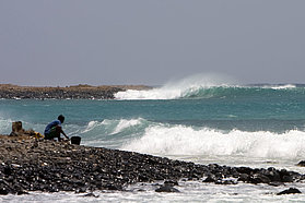 Small swell on the south coast