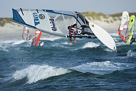 Orjan Jensen one handed forward