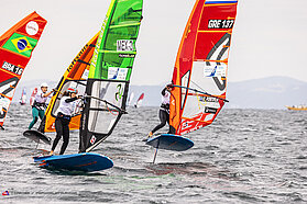 Foil slalom action 00480