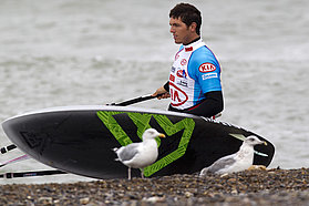 KM11 ls Fernandez heads out Fernandez heads out