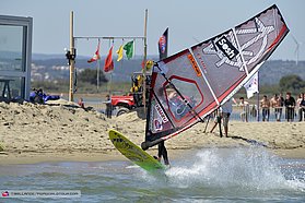 Youp Schmit takes off