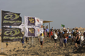 Cv08 ls The crowds gather The crowds gather