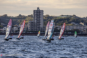 Foil slalom action 00506