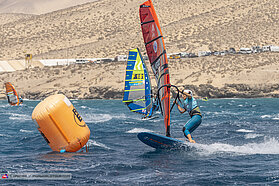 X Ladies action 1352