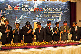 K08 ls A toast at the opening ceremony to celebrate the 2008 Ulsan PWA World Cup A toast at the opening ceremony to celebrate the 2008 Ulsan PWA World Cup