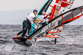 Foil slalom action 00468