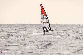 Foil slalom action 00481