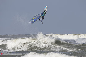 One handed back loop from Thomas