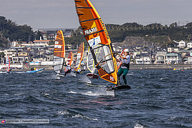 Foil slalom action 00407