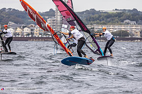 Foil slalom action 00427
