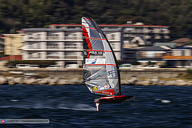 Foil slalom action 00433