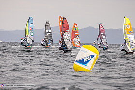 Foil slalom action 00473