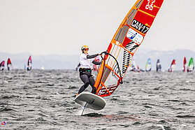 Foil slalom action 00471