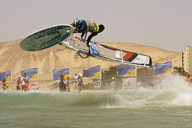 F09 fs Tonky Frans takes off Tonky Frans takes off