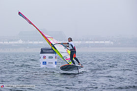 Antoine Albeau gybes