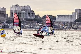 Foil slalom action 00496