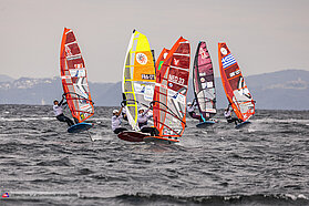 Foil slalom action 00474