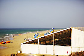 F09 ls Wild winds last night ripped the side off the tent! Wild winds last night ripped the side off the tent!