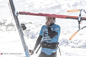 Adrien Bosson heading in