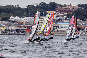 Foil slalom action 00425
