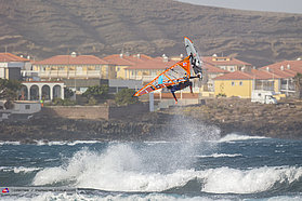 Alex Mussolini jumps over Tenerife