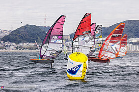 Foil slalom action 00419