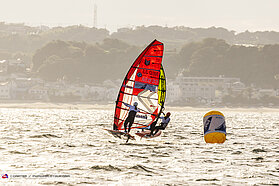 Foil slalom action 00501