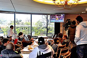 Watching boxing fight