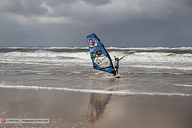 Thomas takes the waves