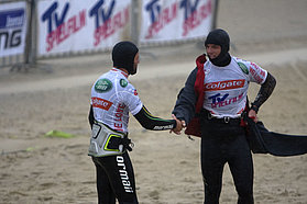 Victor and Kauli shake hands after the final