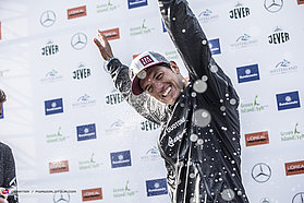 Fernandez celebrates