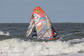 Amado slalom action