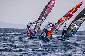 Foil slalom action 00447
