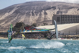 Kirri in front of the crowds