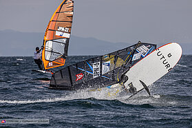 Foil slalom action 00444