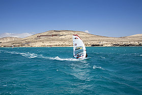 Peter Volwater cruises across the azure water of Sotevento Fuerteventura
