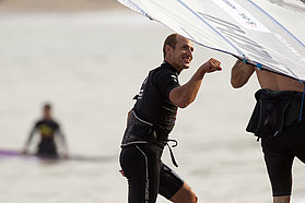 Piter Bijl celebrates