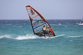 Van Der Steen in contention