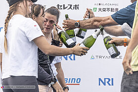 Japan prize giving 01324