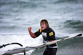 CB12 ls Muller celebrates Muller celebrates