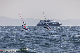Foil slalom action 00429