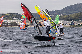 Foil slalom action 00412